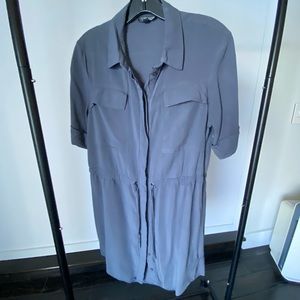 Very comfortable grey shirt dress ties at the waist. Size 6